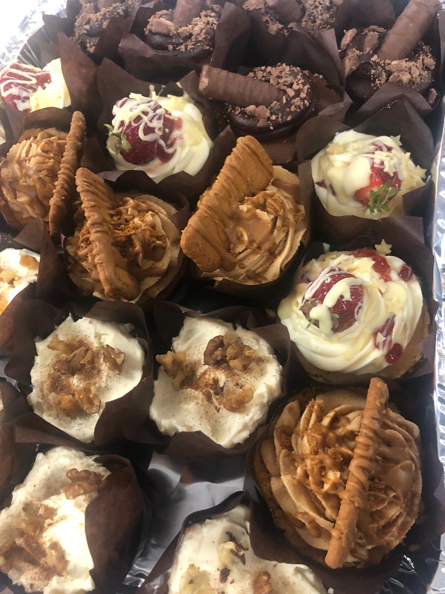 Well, this is a nice treat! Jo, from our hand department, delivered some cakes to the office
Not sure how we're going to eat them under the PPE! 😷🤭