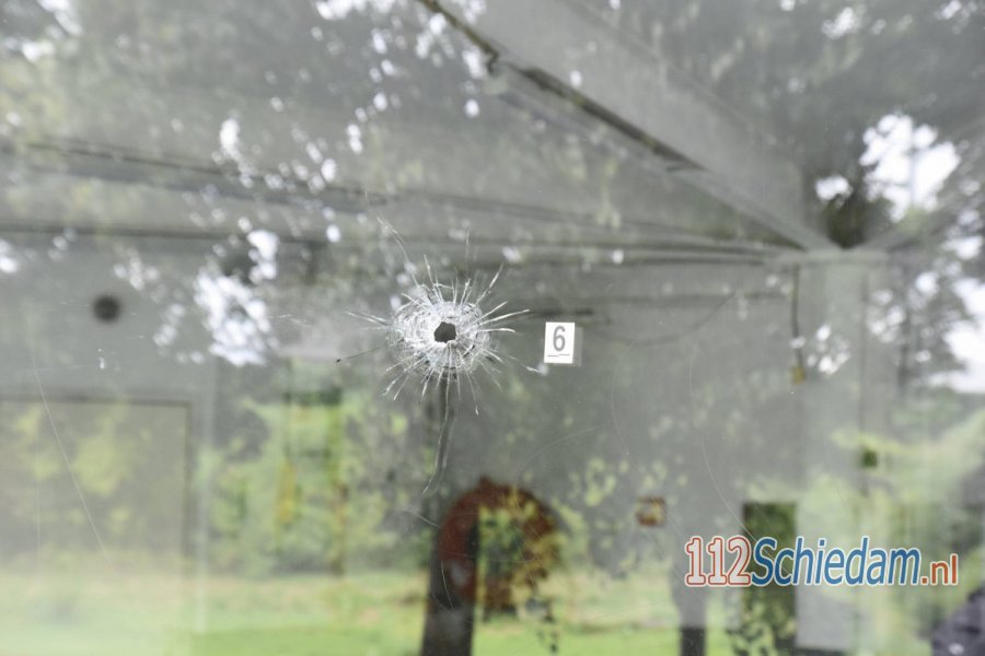 Bedrijfspand voor de tweede keer onder vuur genomen in #Vlaardingen. 112Schiedam.