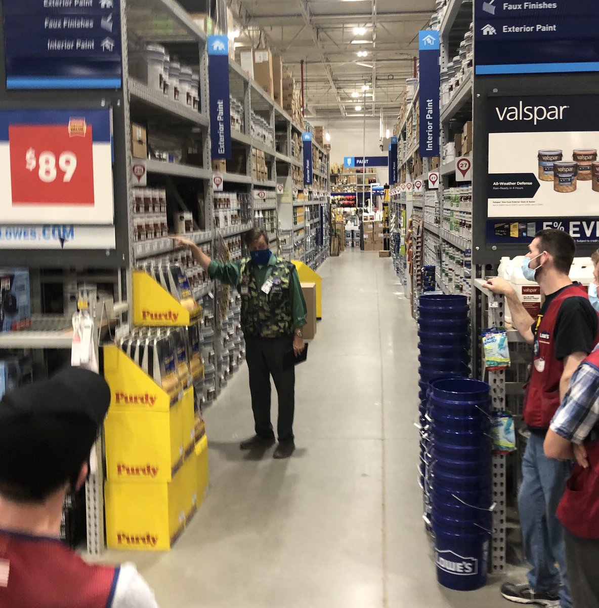 natranger2016's tweet photo. One of my favorite things about our store manager is him using the morning meeting as a teaching time for associates. @ShugermanM @Franksoto867 @867District @Lowes https://t.co/Q4xoZ3dcKg