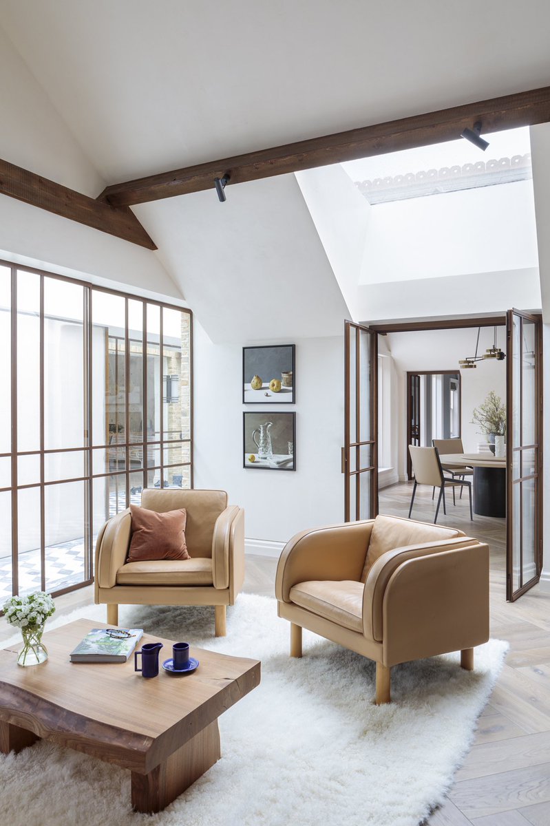 MartynWhiteLDN's tweet photo. The luxurious interiors and terrace of this Knightsbridge property designed by the talented team at Kitesgrove – The jewel in the crown is the private terrace designed in collaboration with Cameron Gardens, extending the home into the great outdoors. 📷 @markboltonphoto https://t.co/fjYlx26G2X