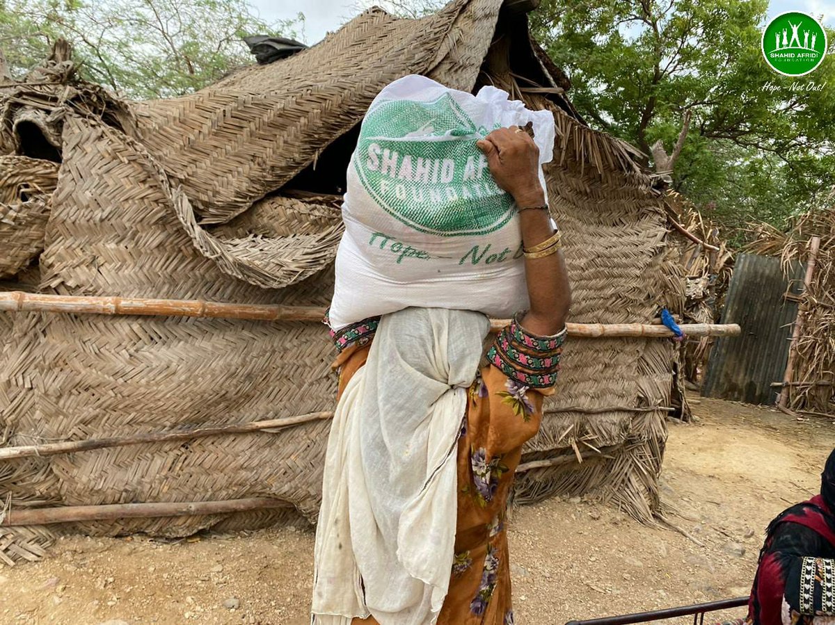 SAfridiOfficial's tweet photo. We are at Yar Muhammad Goth, Gadap Town; fulfilling our promise to put food on the tables of underprivileged households living in remote areas through @SAFoundationN #DonateKaroNa Ration Drive. Food and supplies were distributed to ensure  #HopeNotOut.
https://t.co/tw5QOQY9oT https://t.co/dtBX5Whytd