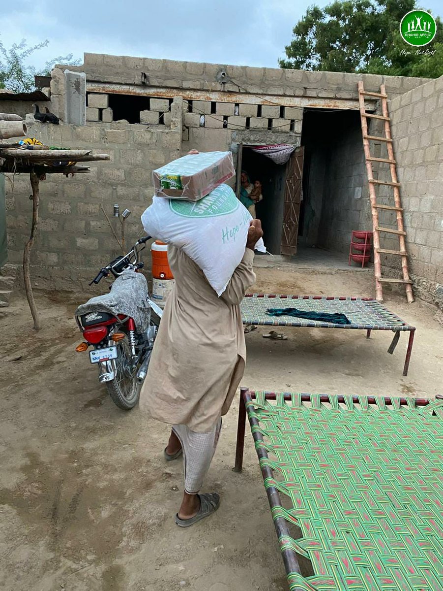 SAfridiOfficial's tweet photo. We are at Yar Muhammad Goth, Gadap Town; fulfilling our promise to put food on the tables of underprivileged households living in remote areas through @SAFoundationN #DonateKaroNa Ration Drive. Food and supplies were distributed to ensure  #HopeNotOut.
https://t.co/tw5QOQY9oT https://t.co/dtBX5Whytd
