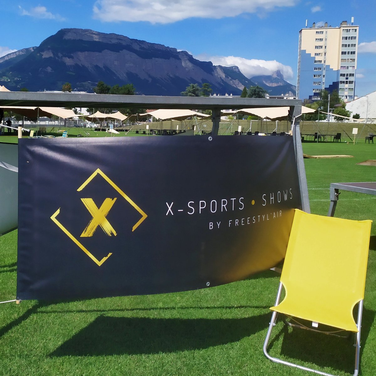 🔥L’été (se met) en place au stade Benoît Frachon🔥

Tonnelles installées, matériel en cours d’acheminement, et intervenants sur la brèche… Tout est presque prêt pour lancer L’été en place demain au stade Benoît Frachon, à 16 h. 
Plus d’infos sur bit.ly/3iuqeZ3