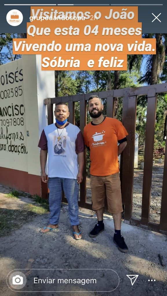 IsabelaDaneluci's tweet photo. Não bastam doações e empregos pra sair da rua. É importante ter apoio, ter em quem confiar e se sentir ainda digno de uma nova vida. Parabéns ao Grupo Dando Sopa que faz um trabalho incrível dando o que eles mais precisam. Doe aqui: https://t.co/GovSeewKko https://t.co/gft3kY4bHu