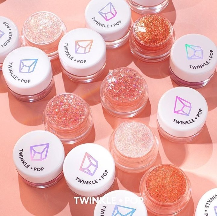 jxngjin_shop's tweet photo. พรี Twinkle Pop Jelly Glitter แบรนด์ในเครือClub Clio(เพริเพร่า,คลิโอ้)
กลิตเตอร์เนื้อเจลที่สีสันสดใส สายรุ้ง ยูนิคอร์นฝุดๆ

ราคา 135บาท
ค่าส่ง20/40ค่ะ

สีกลิตเตอร์น่าร้ากกก วิ้งมั่กๆ💝🌈🦄🍭💫💖🌸🌟

#พรีออเดอร์เกาหลี #พรีออเดอร์ #กลิตเตอร์ #คสอเกาหลี #twinklepop #clubclio https://t.co/5JTNGN1oKk
