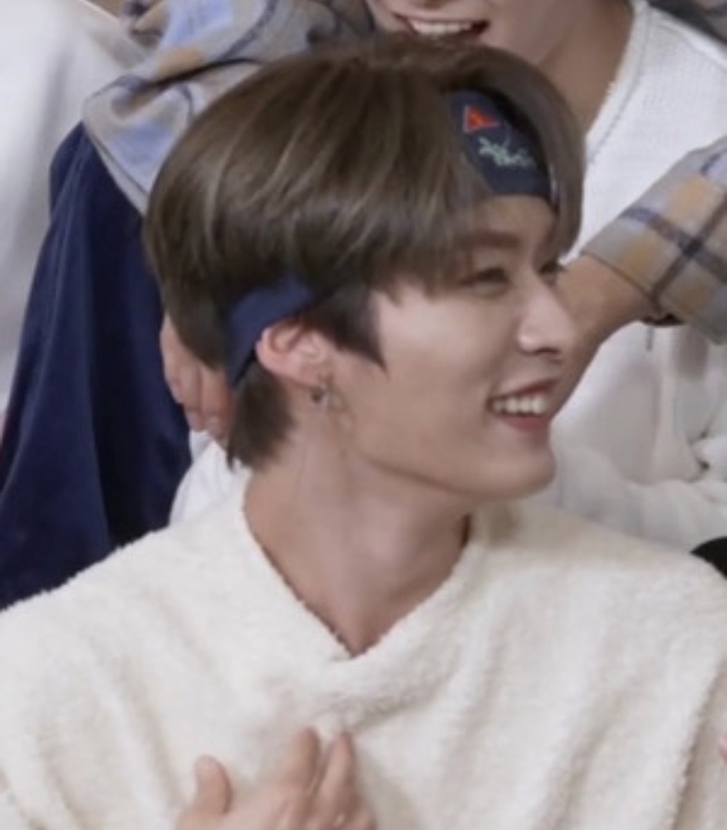 hourly lino (@hourlylino) on Twitter photo 