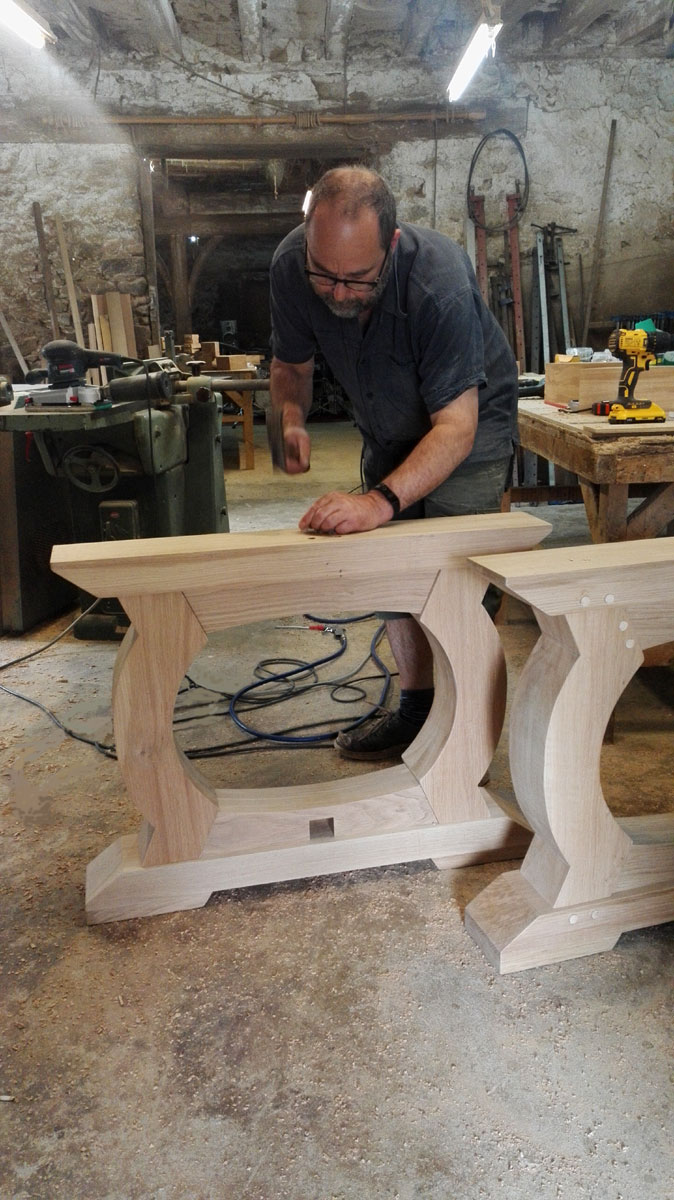 MakersBespoke's tweet image. This Curved Base Table will be going to a client in Hampshire andwe've also just taken on a small dining table with extension for Yorkshire, so need to pick up the pace...#bespoketable #refectorytable #Hampshire #Yorkshire #furnituremaker #France makersbespokefurniture.com/gallery/curved…