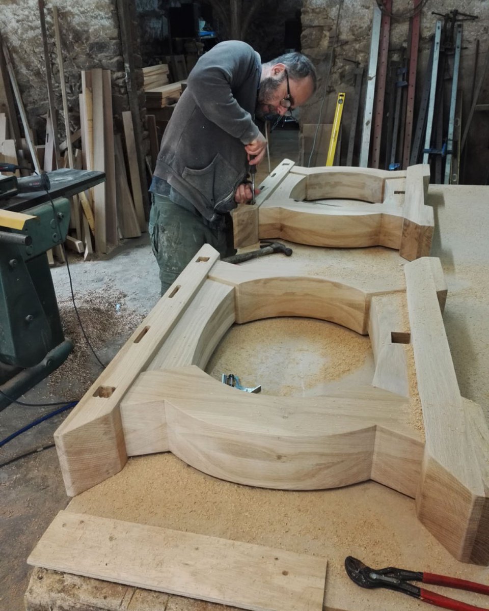 MakersBespoke's tweet image. This Curved Base Table will be going to a client in Hampshire andwe've also just taken on a small dining table with extension for Yorkshire, so need to pick up the pace...#bespoketable #refectorytable #Hampshire #Yorkshire #furnituremaker #France makersbespokefurniture.com/gallery/curved…