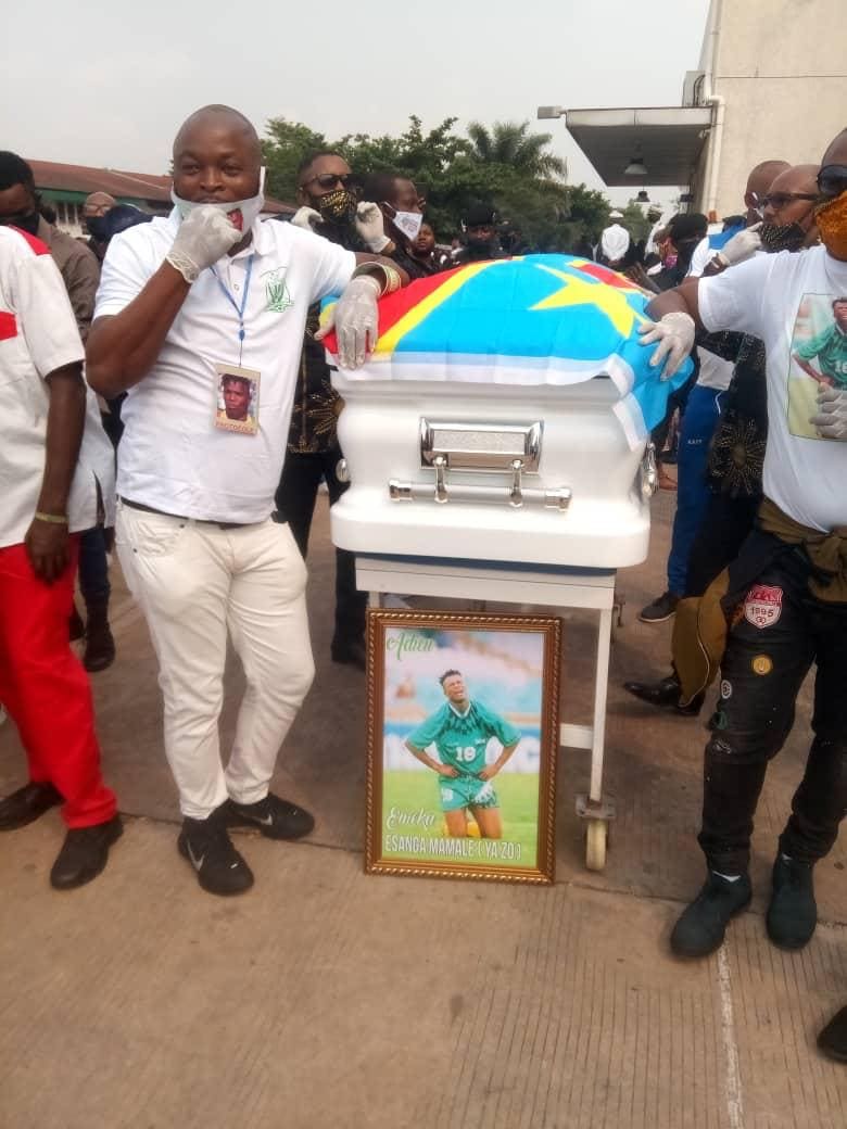 UFCongo's tweet photo. #EmekaMamale repose en paix à l'ETEC! @UFCongo. Avec @laguinetweete, @fecofa_kinshasa, @Jean1981Paul, @EVENTSRDCCOM, @KaiserChiefs, @sofootcom, @Chris_Oualembo, @VidiyeTshimanga https://t.co/TvkfUrnweq