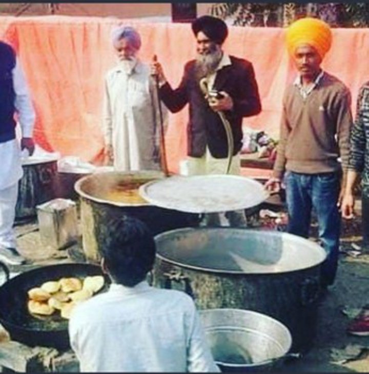 machhaliyadil27's tweet photo. سیکھ بھائیوں نے مسلمانوں کا ساتھ دیکر ھندوستان کو آپسی محبت، بھائی اور چارگی کا پیغام دیا ہے اور یہ بتلایا ہے کہ ساتھ ملکرظلم کا مقابلہ کرنا چاہئے، اور یہ ایکتا اورمحبت سنگھیوں کو پسند نہیں اسلئےٹارگیٹکرکے ڈرانا چاہتےہے لیکن ہم سیکھ بھائیون کے ساتھ ہے
#StopTargettingsikh https://t.co/TklQ3Za57g