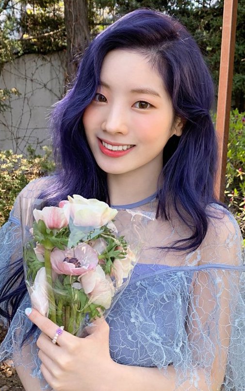 misayeon's tweet image. Today marks Dahyun’s 8th year since joining JYP! @JYPETWICE

Happy anniversary to Dahyun who joined JYP on 7/7 in 2012 ♥️ She chose 7 as her favorite number and she’s also the 7th oldest in TWICE. Thank you for all your hard work 🥰 

#8YearsWithDahyun