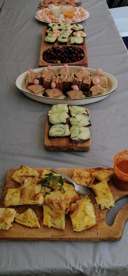 BarjonCar's tweet photo. Brunch con lo familia para festejar el artículo de #regutools. https://t.co/qOPPRBC3vv