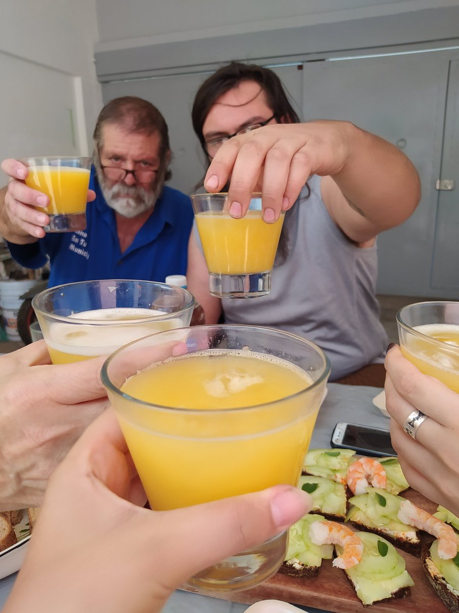 BarjonCar's tweet photo. Brunch con lo familia para festejar el artículo de #regutools. https://t.co/qOPPRBC3vv