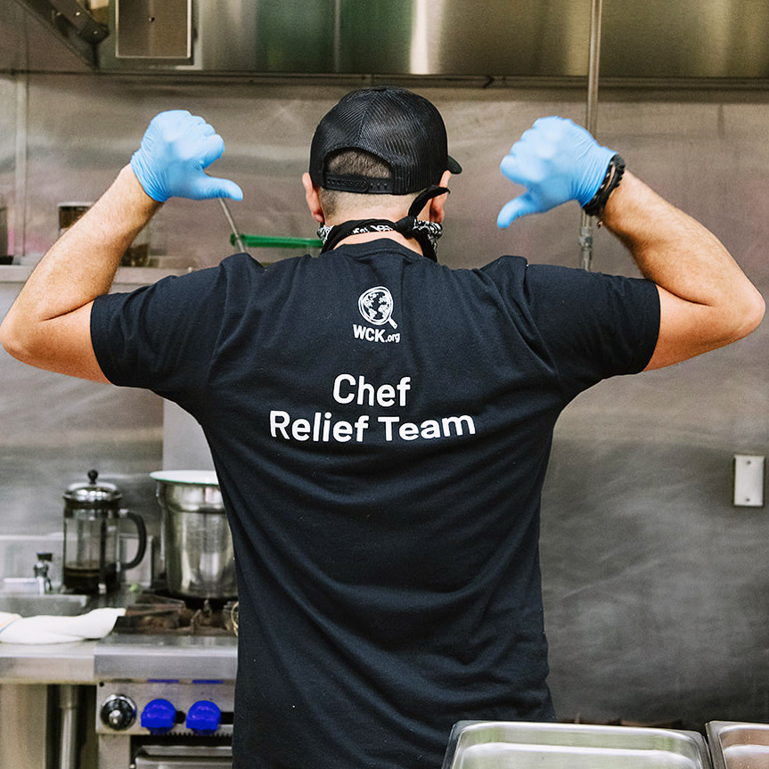 consciouskitchn's tweet image. Our chefs are our heroes. They put their heart into this work every single day to serve the community, like countless worldwide with @WCKitchen #chefsforamerica!
