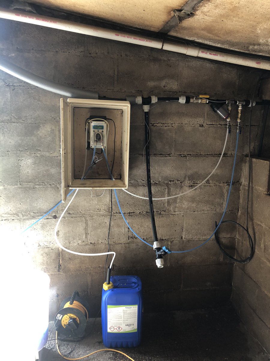 piggy_jags's tweet photo. Another #SelectDoser. Gone into a #BQP unit. This one joined us with others from a large contract B&B comp. this summers project get the dosers fitted. Putting Blue dye down the lines to ensure all working ok. Now on HuwaSan 1:5000 to clean the lines through https://t.co/ALuvoZVTF4
