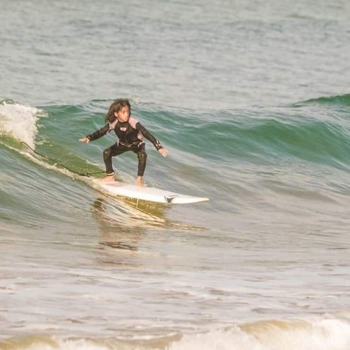 EngineerLarki's tweet photo. She is just nine years old 😱
A lil Baloch girl spotted sprinting through waves at a local beach. Hope she makes to the World Surf League someday and win title for pakistan InshaAllah... More power to her 🙌
#HumansofPakistan https://t.co/X7D8C0zoha