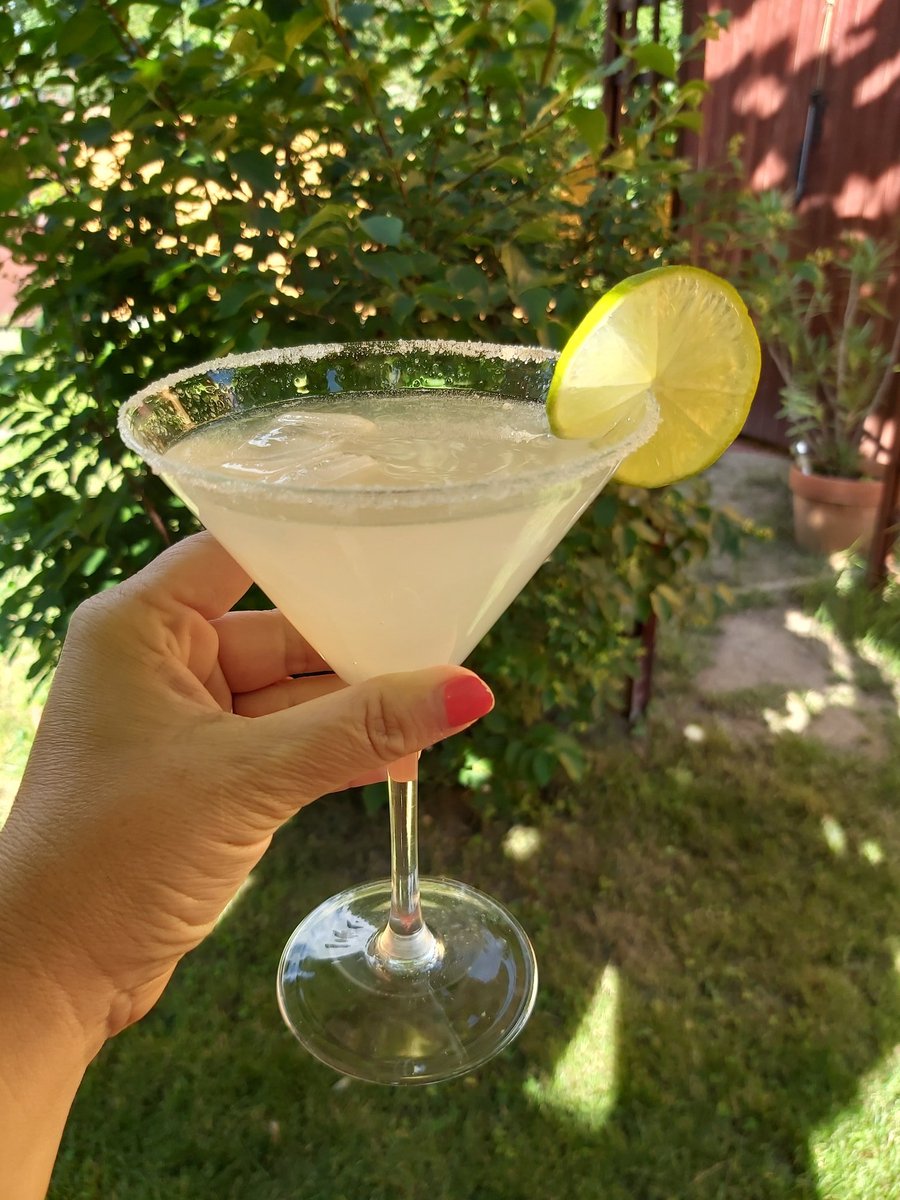Puncoskka's tweet photo. Život je krásný. ❤⛱🍸
#Summer2020 #weekend #SundayThoughts #photo #cointreaufizz https://t.co/rmoXiG0bXi