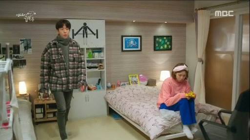 •kdm•

kumpulan kamar-kamar aesthetic di drama korea a thread ✨

kamar asramanya kim bok joo (weightlifting fairy kim bok joo)