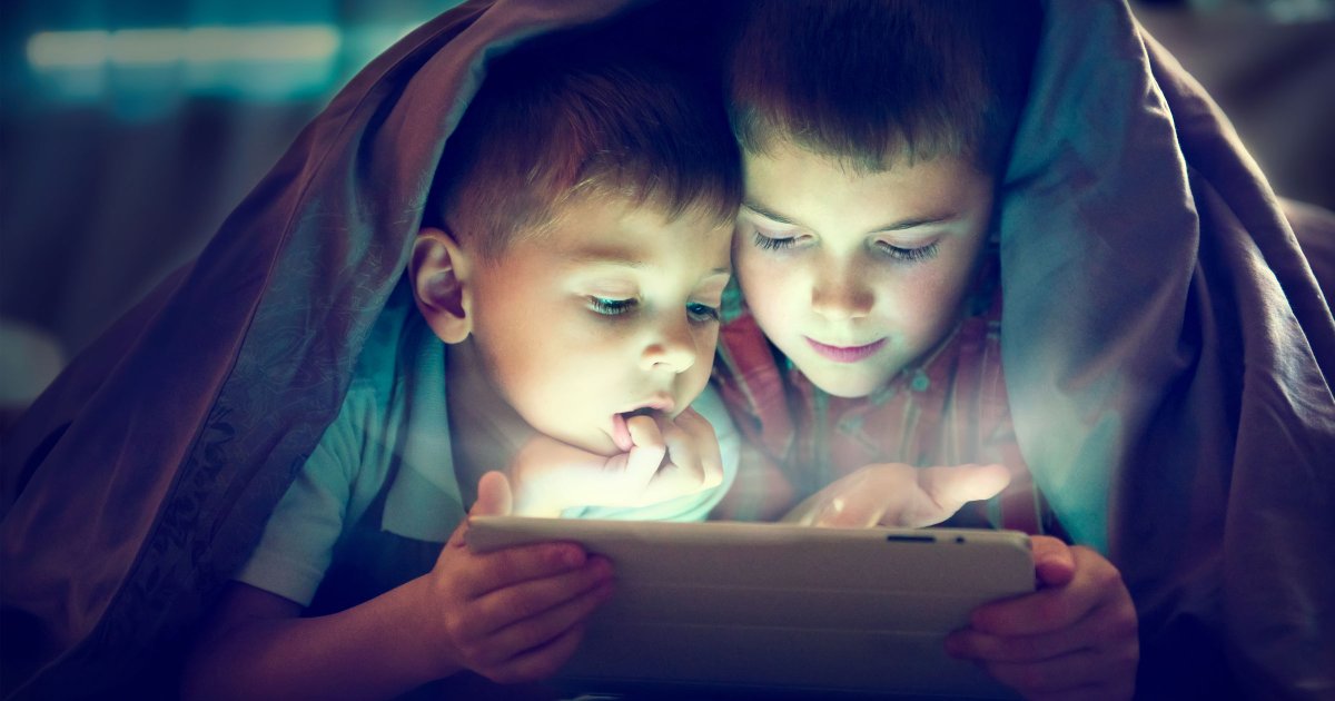 PCPeds's tweet photo. Here are 3 #PCPeds approved tips for helping kids of all ages fall and stay asleep at night time:
1. Limit light exposure
2. Keep room temperature cool
3. Establish a bedtime routine https://t.co/3o2yoggv8Y