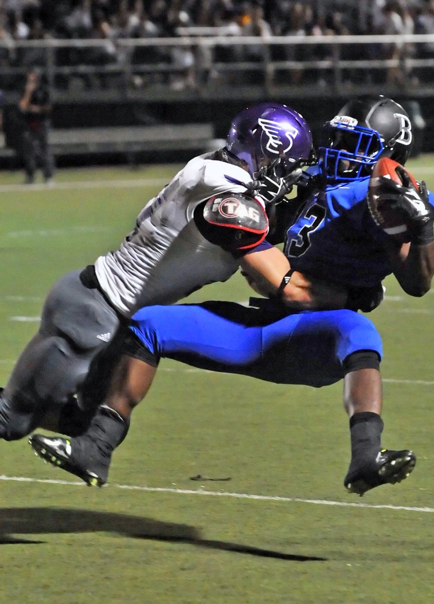 GoStonehill's tweet photo. Congrats to @StonehillFB alum and All-American Brian Harrington, '15 named one of the Top 25 linebackers in Division II in the last decade by @Hot__Route ! #GoHill #NE10EMBRACE #NCAAD2 https://t.co/FkjDLr4rdw