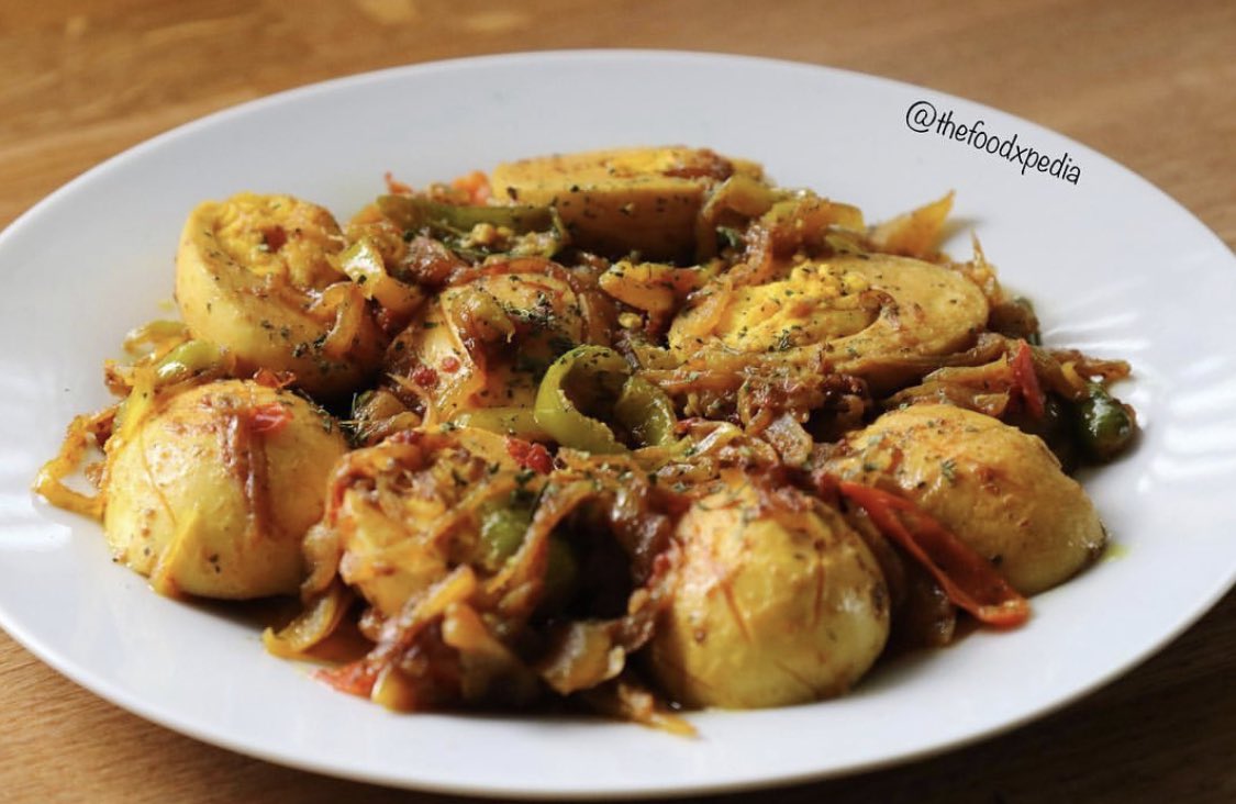 foodxpedia's tweet photo. Egg Bhuna is one of the most simplest dishes, packed with great flavours! you can literally add whatever you want to it.. I’ve added fresh jalapeños and vine tomato 🔥eggs, onions, green chillis, tumeric powder, curry powder and fresh coriander 😄😜 https://t.co/UNnMBGVDBA