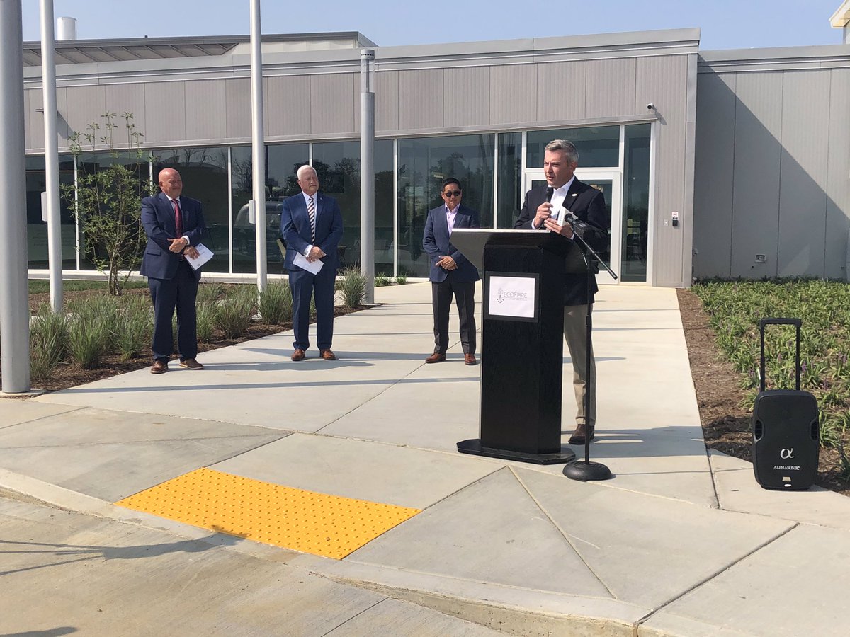 RyanQuarlesKY's tweet photo. 60 new full time jobs and $16 million investment in next generation AgTech jobs with @ecofibre grand opening today in Scott Co! They sell hemp products around the world and CVS stores. Congrats!  #HempBlack https://t.co/UdTa0rAOmz