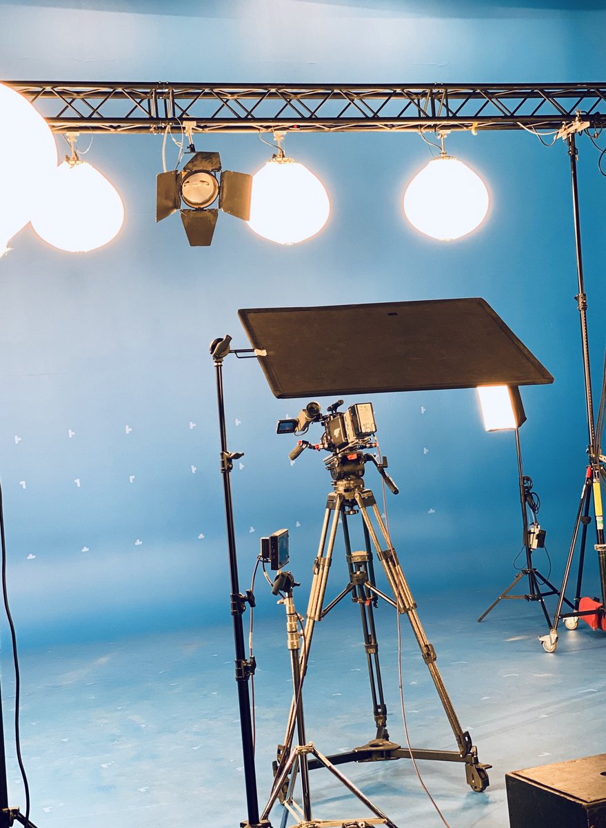 ACFX_STUDIO's tweet photo. Reprise des tournages au Studio Transpalux/ACFX de Tourcoing !   #transpalux @plaineimages  #tournage #tournagestudio #fondbleu #VFX https://t.co/S9PLjZo5m8