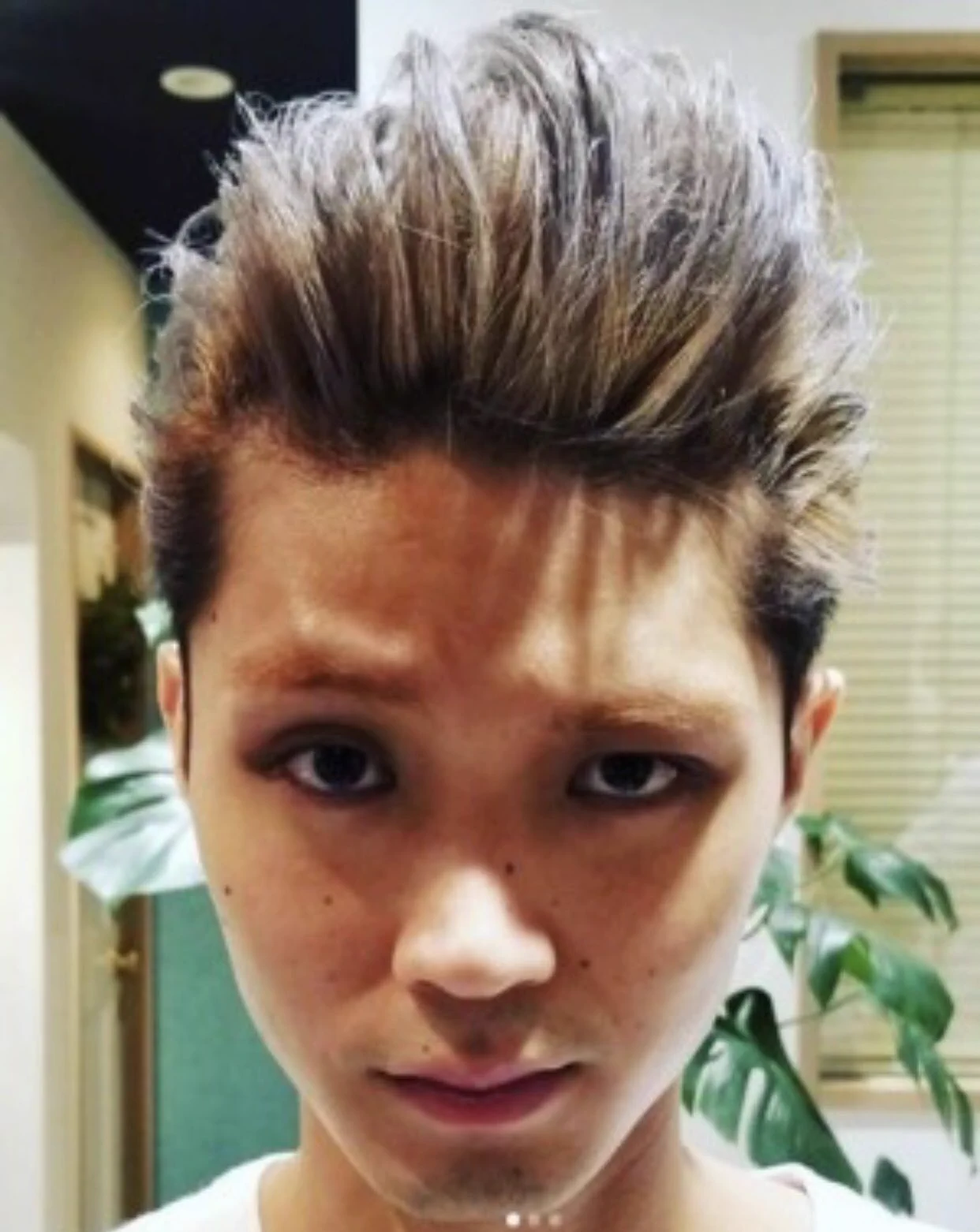 @Yurukuyaru @ninyadayo777 この表情…
なんか見たことあったよなぁ〜？🤔
どこで見たんかなぁ〜？🤔
何だったかなぁ〜？🤔
えーと…えーと…
あ？コレか？☝️😳 