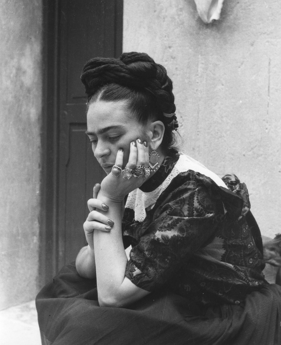 museoAmodernoMX's tweet photo. Celebramos el natalicio de una de las máximas representantes de la pintura mexicana del siglo XX: #UnDíaComoHoy pero de 1907 nace la pintora Frida Kahlo. En su obra, mayormente autorretratos, incorpora constantemente elementos autobiográficos.
¿Cuál de sus obras es tu favorita?
1 https://t.co/TsVnmmGjoe