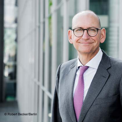 MyKeynote's tweet photo. : Dr. Daniel Stelter, Finanz- &amp; Wirtschaftsexperte, jetzt bei #mykeynotespeaker anfragen &amp; buchen. https://t.co/kN8pp9y8HY #coronomics #coronavirus #economist #keynotespeaker https://t.co/utBdXlUNDX