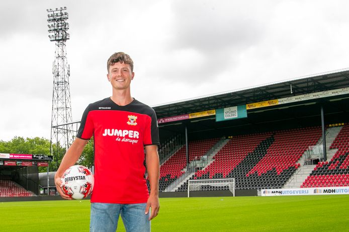 De transferaankondiging van het jaar komt voorlopig op naam van Go Ahead Eagles, dat dankzij astronaut André Kuipers al in 2012 een nieuwe aanwinst blijkt te hebben geregeld ad.nl/nederlands-voe…