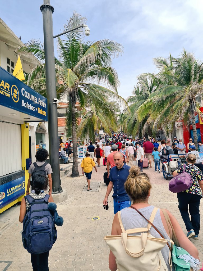 Malix_rc's tweet photo. Cuando se pregunten porque aumentan los contagios en Cozumel recuerden que las dos empresas de ferry tienen únicamente 4 cruces por día para maximizar sus utilidades causando aglomeraciones #COVID19mx https://t.co/wECY0h3YdG