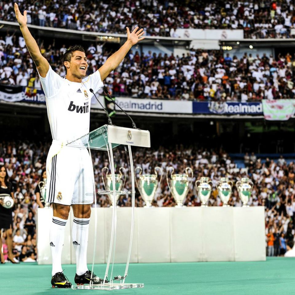 Al igual que los de Messi en el Barsa, los números de CR7 en el Real Madrid son un disparate absoluto. Así se presentaba en 2009 para romper la historia.
Lo que lo hubiéramos disfrutado como jugador si no hubiera existido el periodismo deportivo argentino no tiene nombre.