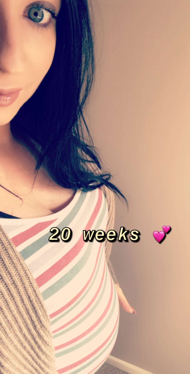 amysweeting's tweet photo. Half way 🤰🏻💙 https://t.co/PMZ2iEbw08