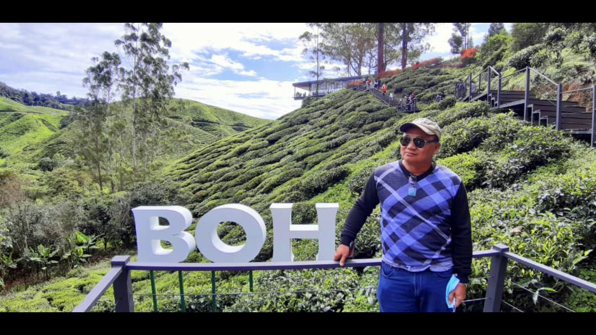sukimee's tweet photo. Bekerja sambil bersiar https://t.co/AIQOqtE1lO