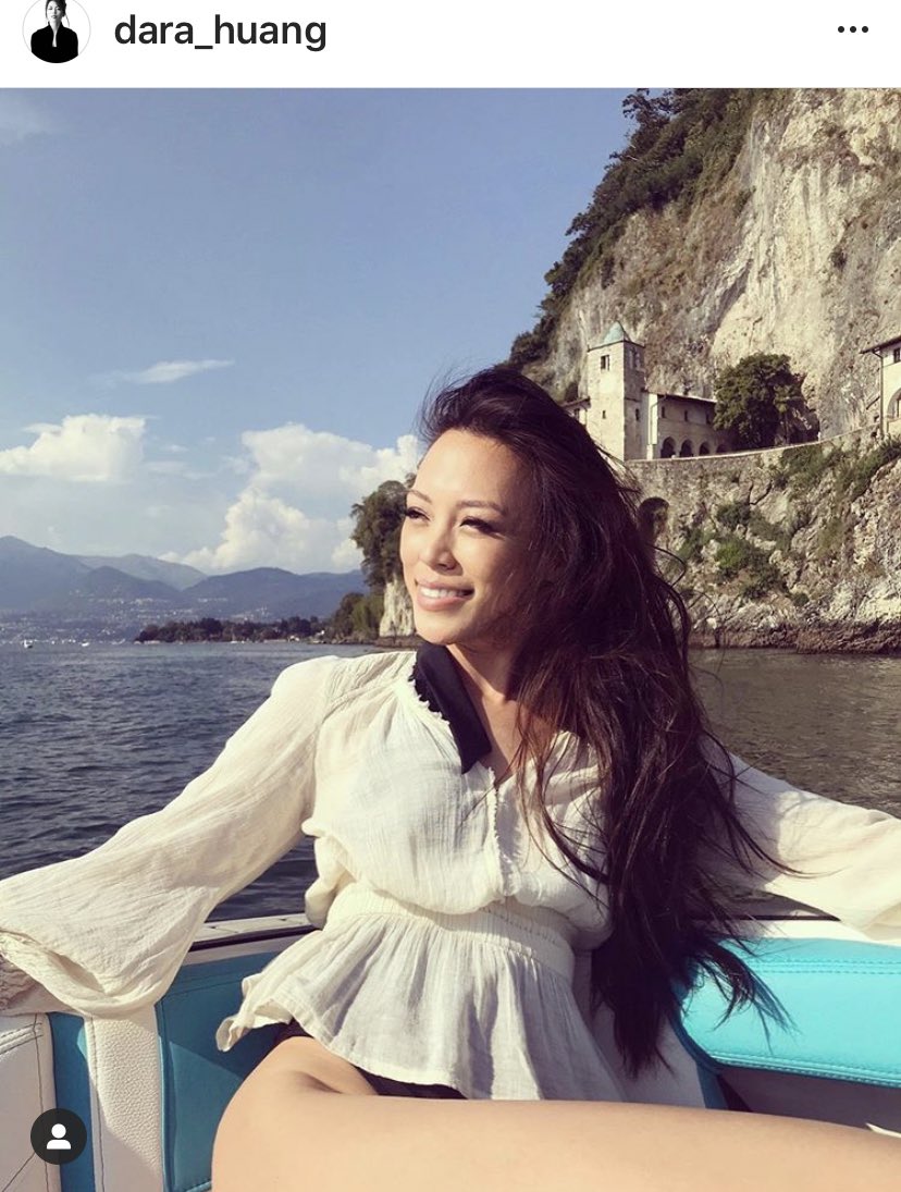 jozzzaphen's tweet photo. I don’t wanna be petty but..
#dara_dhliberty is.. compare to #princessBeatrice #EdoEx it would be been nice to see her at their wedding 😉🥰💃🏻 https://t.co/zxDiiEV2hg