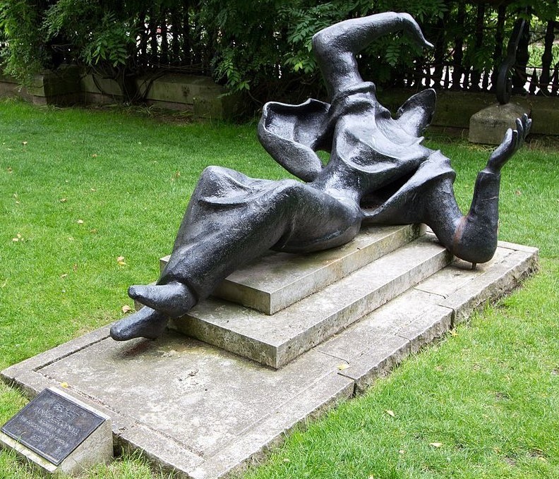 NatChurchTrust's tweet image. #MonumentMonday
In honour of #ThomasBecket whose body was moved from the crypt to the shrine at #CanterburyCathedral 800 years ago tomorrow.
Becket's statue stands in #StPaul churchyard.
@No1Cathedral #Becket2020