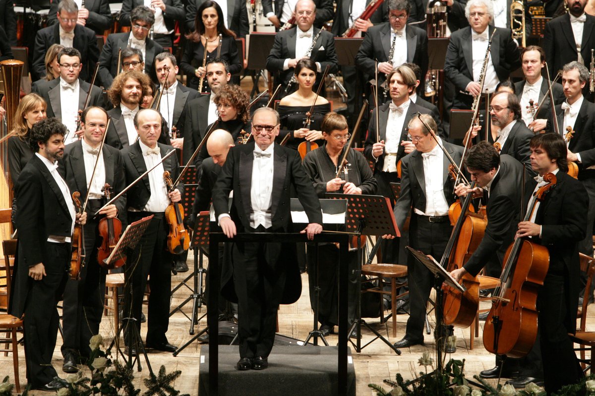 ConfindustriaBS's tweet photo. Oggi anche noi ci uniamo nel ricordo di #EnnioMorricone che diresse, il 16 dicembre 2007, il concerto per celebrare i 110 anni di #AIB, nella splendida cornice del Teatro Grande di #Brescia. Grazie Maestro! https://t.co/UATGRSDyDl