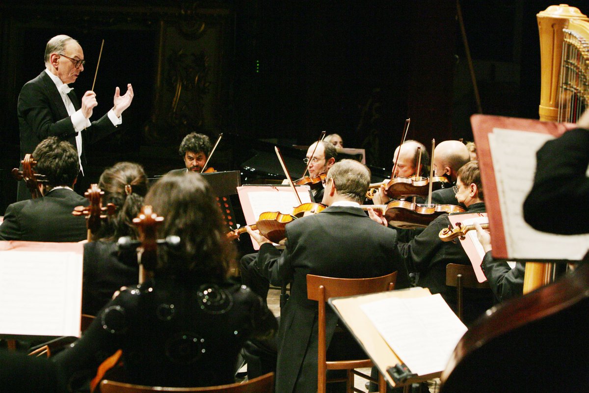 ConfindustriaBS's tweet photo. Oggi anche noi ci uniamo nel ricordo di #EnnioMorricone che diresse, il 16 dicembre 2007, il concerto per celebrare i 110 anni di #AIB, nella splendida cornice del Teatro Grande di #Brescia. Grazie Maestro! https://t.co/UATGRSDyDl