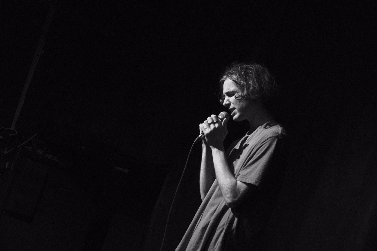 První Majávylez úspěšně proběhnul první červencový večer v Hybu. Díky všem spolkům, Page Turners, Yasmině Melliti a přízvukům! A do příštího Majávylezu se můžete díky Honzovi Doležalovi kochat tady: facebook.com/media/set/?set…