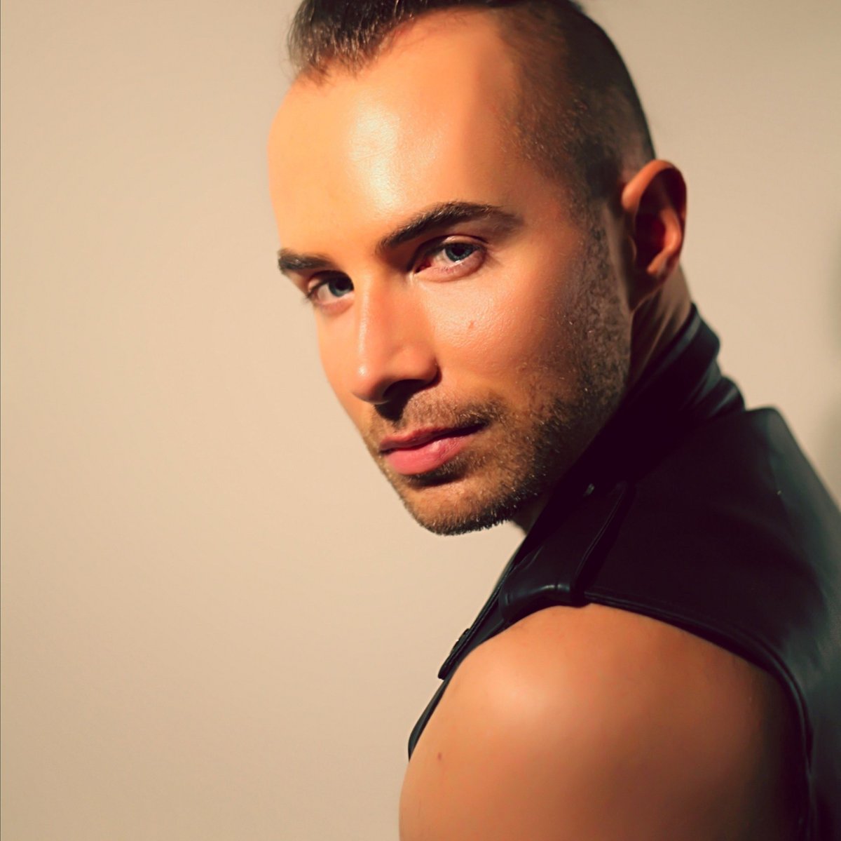 NotApplicableEU's tweet image. #kuba #jasiecki #KubaJasiecki #music #schlager #Eurovision #melodifestivalen