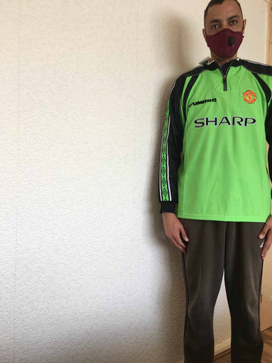 AJCREWE23's tweet photo. @TheGoalKitShop I just received my prize it doesn’t have a name on the back but is the obvious classic Schmeichal top it feels comfy men’s XL fits and is ready for some diving on grass https://t.co/jsRJDxzCkE