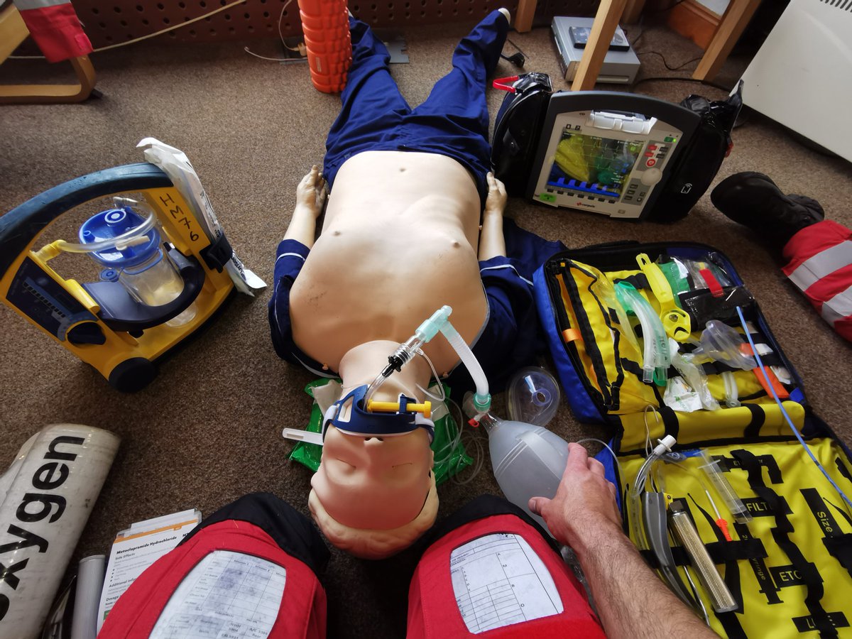 Volteral's tweet photo. #airway practice @ScotAirAmb #Helimed76 #charity #airambulance with @parajeb #airwayladder #scrambag #nontechnicalskills #communications verbalising plan & intentions plan A, plan B ๐๐ https://t.co/bzpc0abnDq
