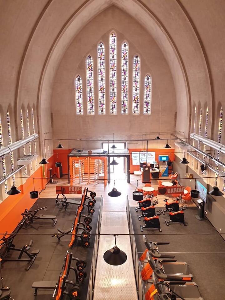 ポーランドで筋肉を崇める教会が誕生 筋肉は神 デッドリフトとスクワットを信じよ プロテインは聖餐 Togetter