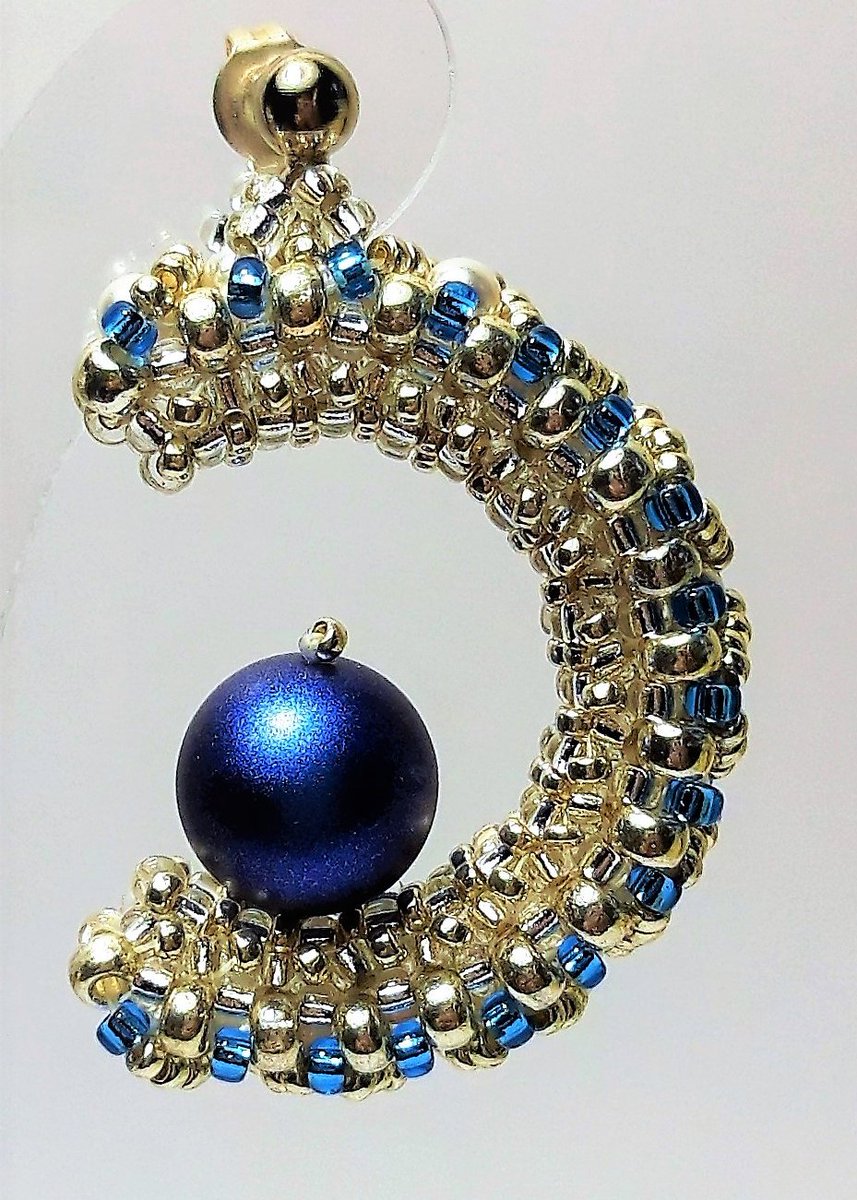 grammysbeadjewl's tweet photo. Grammy's Collection
'G' initial stud earrings
.
.
.
#handmadejewelry #earrings
#pearlsfromswarovski®
#handcrafted #beadedjewelry
#beadedearrings #beauty
#crystalsfromswarovski®
#24kgold #sterlingsilverbeads
#miyuki #beaded #inspiration
#brightgold #iridescentblue
#style #crystals https://t.co/YKx8LpNiUd