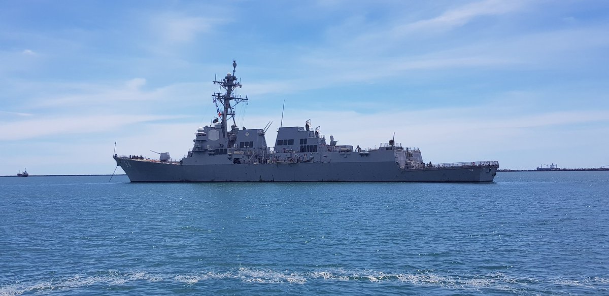 CapRODRR's tweet photo. Special job, the USS Nitze (DDG-94), an Arleigh Burke-class guided missile destroyer on her #SafeTransit thru the @canaldepanama She was comissioned on March 2005
#Panama #PanamaCanal #CanaldePanama #PananaCanalPilots #CanalPilots #DockingPilots #HarbourPilots #US #USNAVY https://t.co/KPF5EWfQye