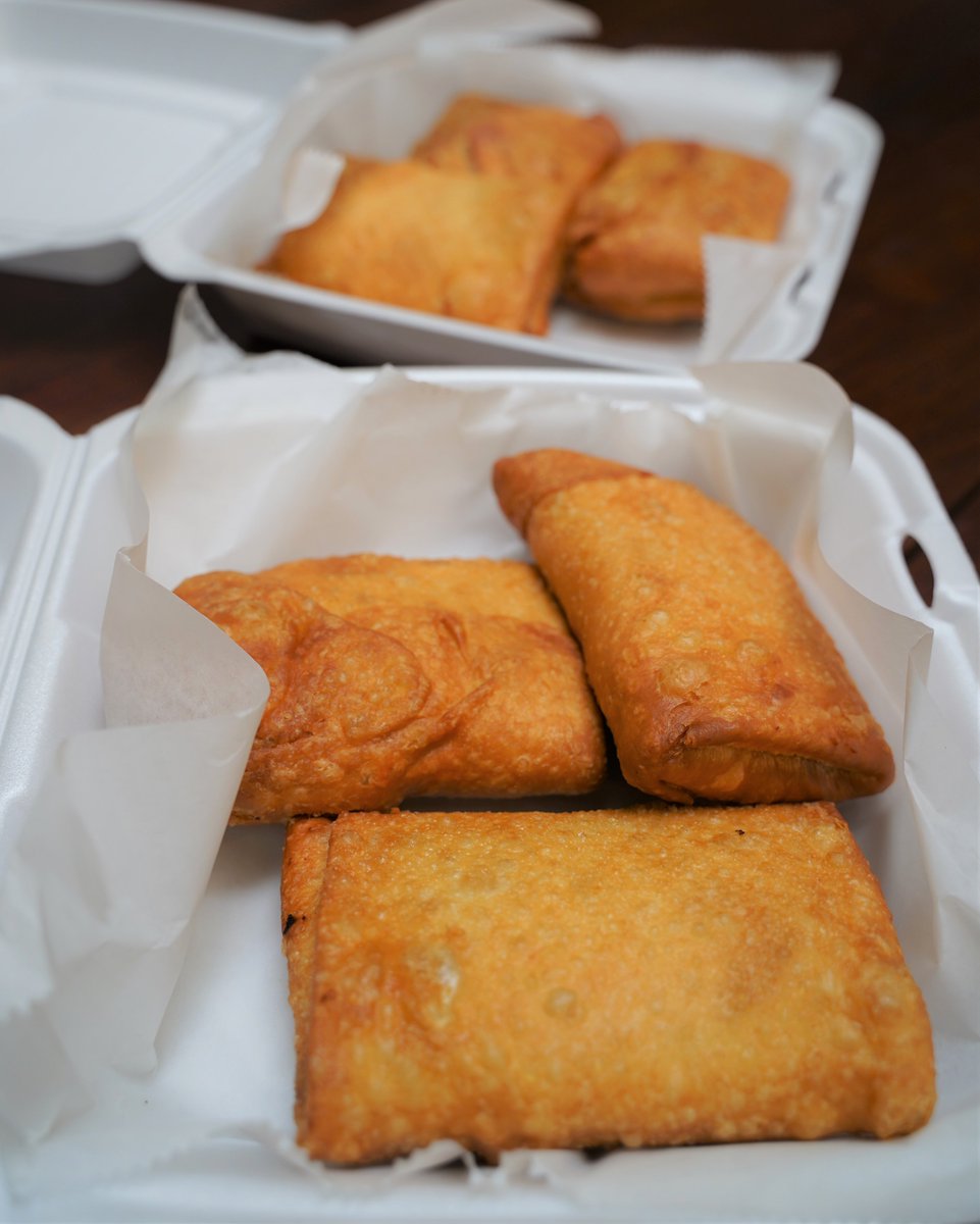 pizzapuffs's tweet image. There’s a right way and a wrong way to start the week after a long holiday weekend. We believe we’ve found the right way.

#originalpizzapuffs #readjusting #mondaymotivation #eatgood #foodography #feastagram #forkyeah #chicagofood #foodoftheday #pizzapuffs #getthegoodstuff