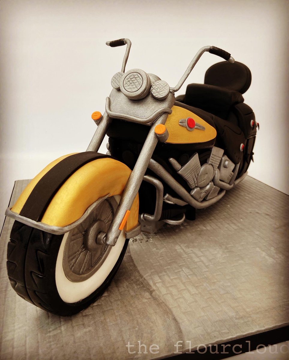 theflourcloud's tweet photo. This cake tested my engineering skills as well as my cake decorating abilities. A @harleydavidson cake for Rob’s 70th birthday #harleydavidson #harleydavidsoncake #cakeart #cakeartist #bespokecakes #bespokecakeskent https://t.co/AT54xSHppr