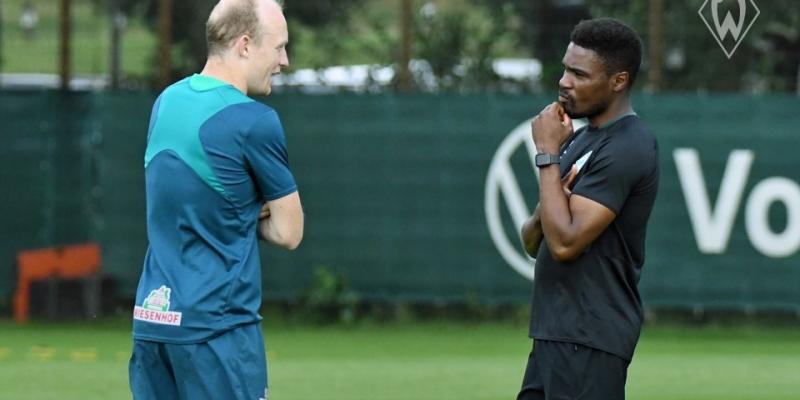 UFCongo's tweet photo. #CédricMakiadi à la tête du staff technique des moins de 16 ans du #WerderdeBrême @UFCongo. Avec @fecofa_kinshasa, @richymapu65, @Chris_Oualembo, @werderbremen, @EVENTSRDCCOM, @TopCongo https://t.co/kbMNAE3W5r