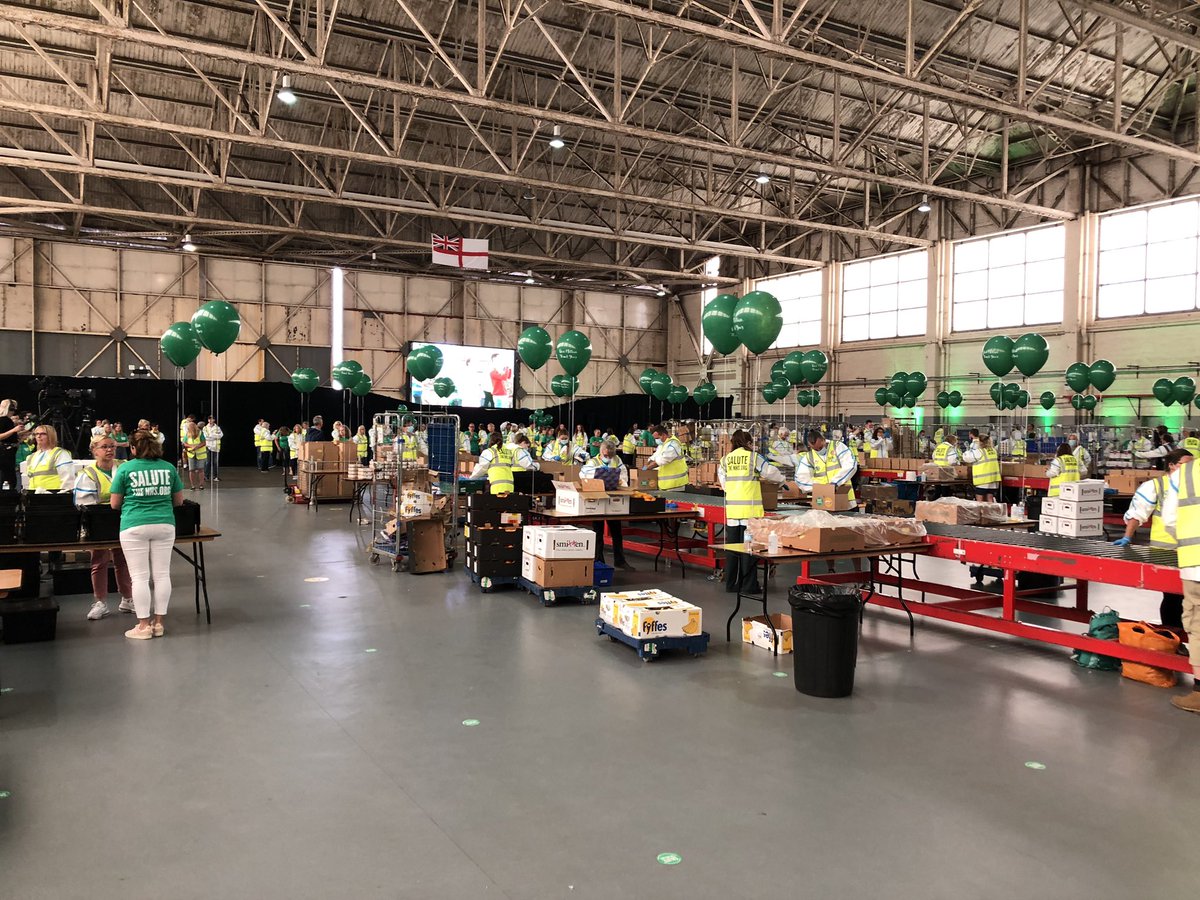 VictoriaPrentis's tweet photo. This morning I had the pleasure of joining @SaluteNHS in #Bicester for the celebration of their millionth food parcel.
There are so many people to thank and congratulate but at the centre of it all are the amazing volunteers. Around 800 people have given up their time to help. https://t.co/8CBSZ92IOT